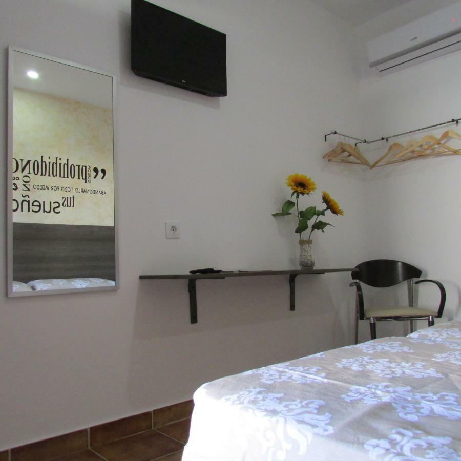 Hostal Almagro - Parking Екстериор снимка