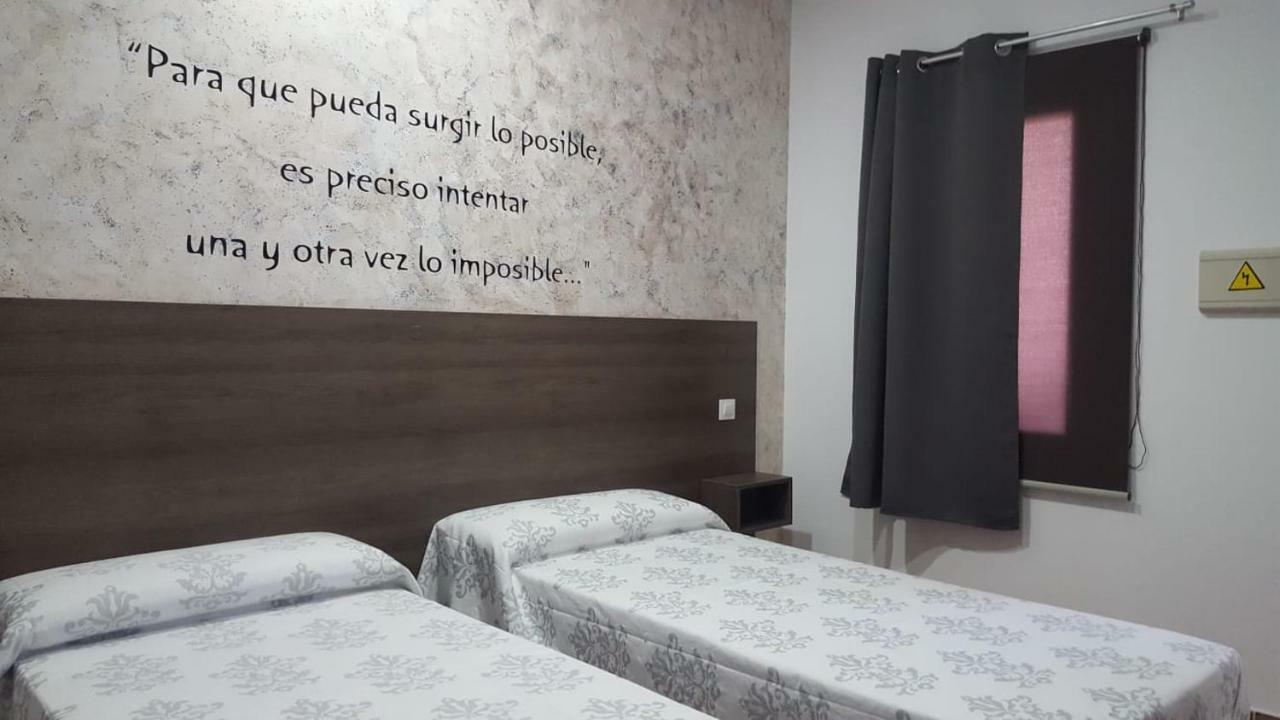 Hostal Almagro - Parking Екстериор снимка