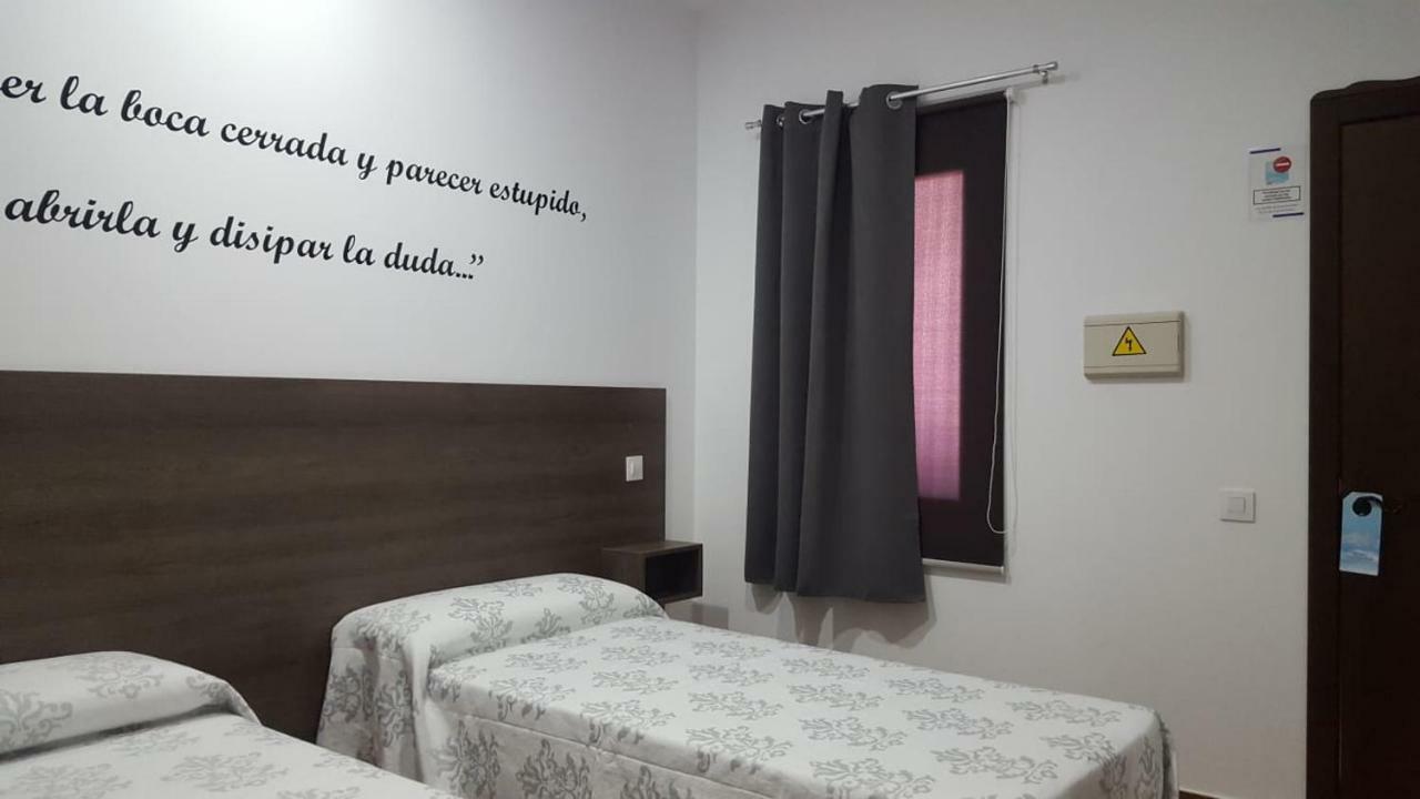 Hostal Almagro - Parking Екстериор снимка