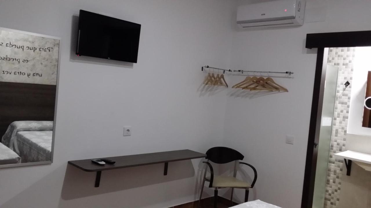 Hostal Almagro - Parking Екстериор снимка